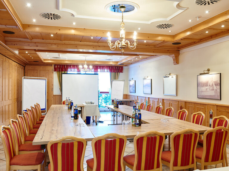 Das Bild zeigt einen Mettingraum im Hotel am See